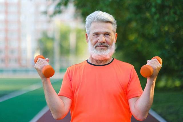 健身不分年龄的中老年健身乐鱼体育最新版人群更需要注重训练如何安排训练